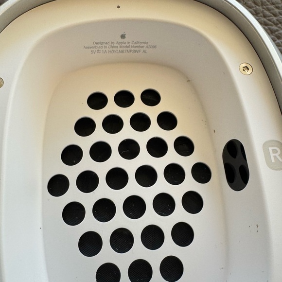 Apple Silver Airmax Headphones - Picture 3 of 5